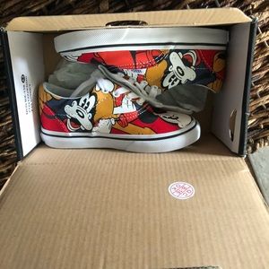 Vans X Disney goofy classics